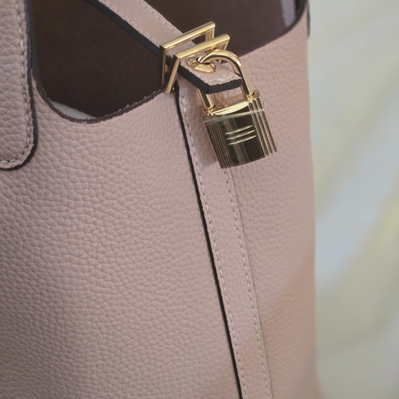 Elegant Pink Women's Handbag, NIB - Picture 3 of 12